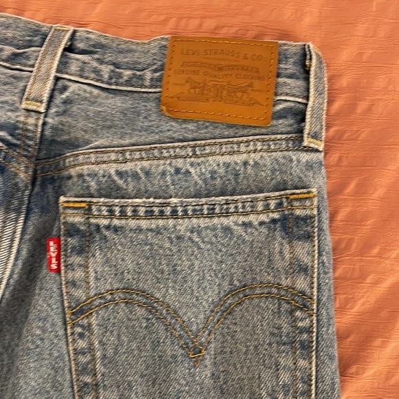 LEVIS SHORTS - Picture 3 of 3